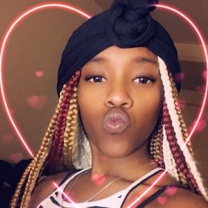 Meet your Posher, Alexis